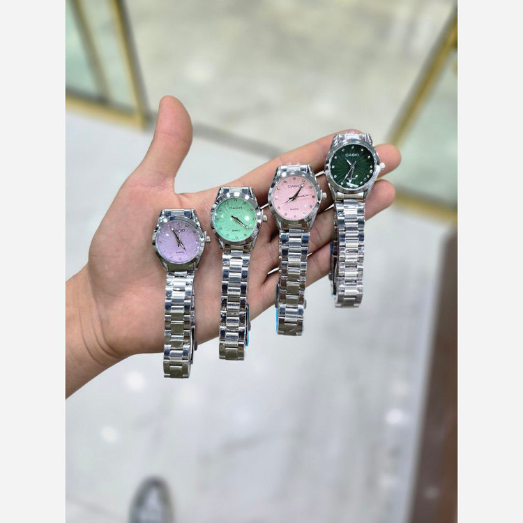 ساعت کاسیو casio بند استیل نقره ای صفحه نمایش سفید رنگ بندی کامل