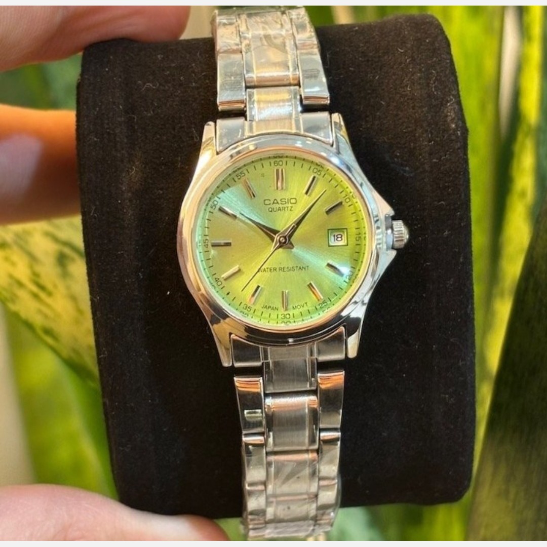 ساعت مچی زنانه کاسیو casio اصل بند استیل نقره ای صفحه نمایش گرد سبز خاص وجذاب