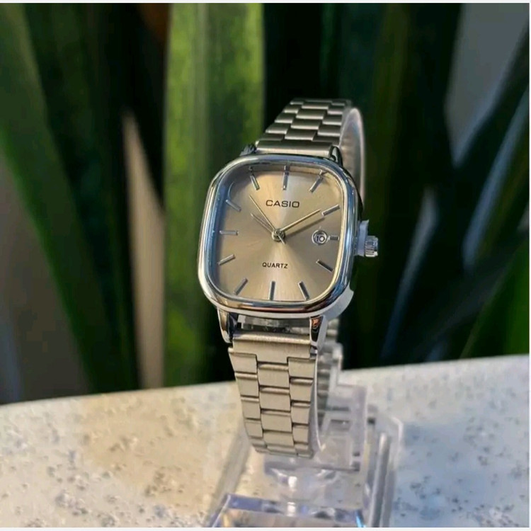 ساعت مچی کاسیو casio اصل ، بند نقره ای صفحه نقره ای ضد آب رنگ ثابت کد 2771