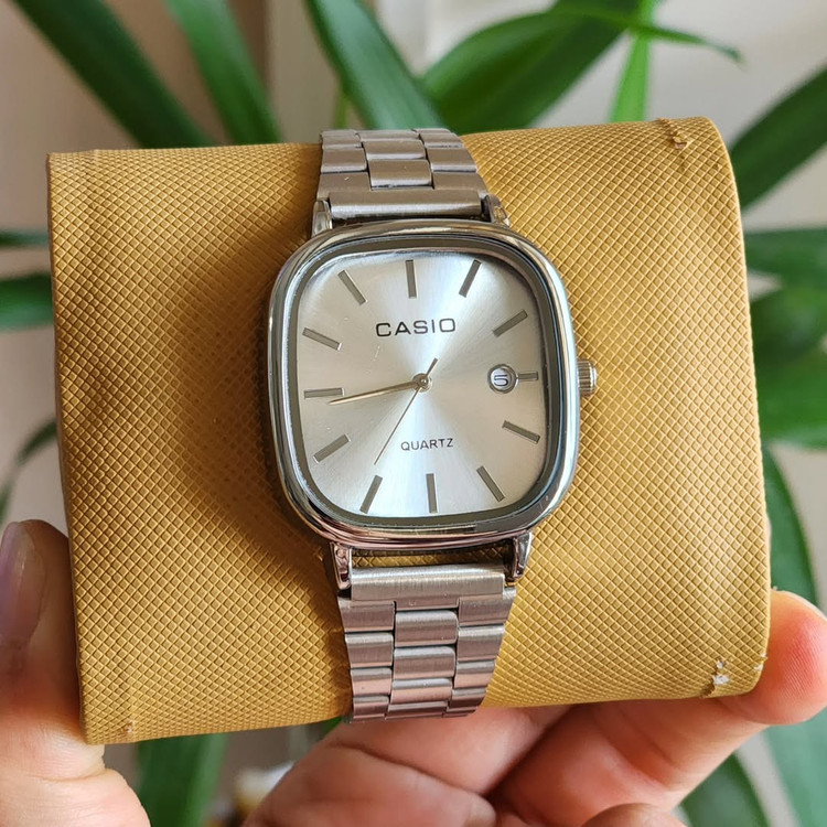 ساعت مچی کاسیو casio اصل ، بند نقره ای صفحه نقره ای ضد آب رنگ ثابت کد 2771